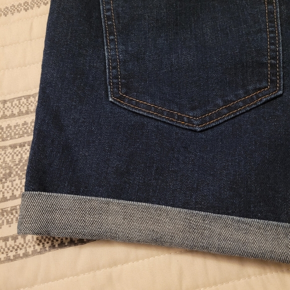 Old Navy Cuffed Dark Wash Denim Shorts Size 8 - Picture 10 of 14